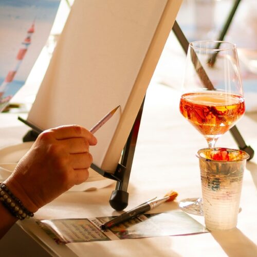 Wine & Paint: Luova elämänkaari -maalausilta su 6.12. klo 17-19